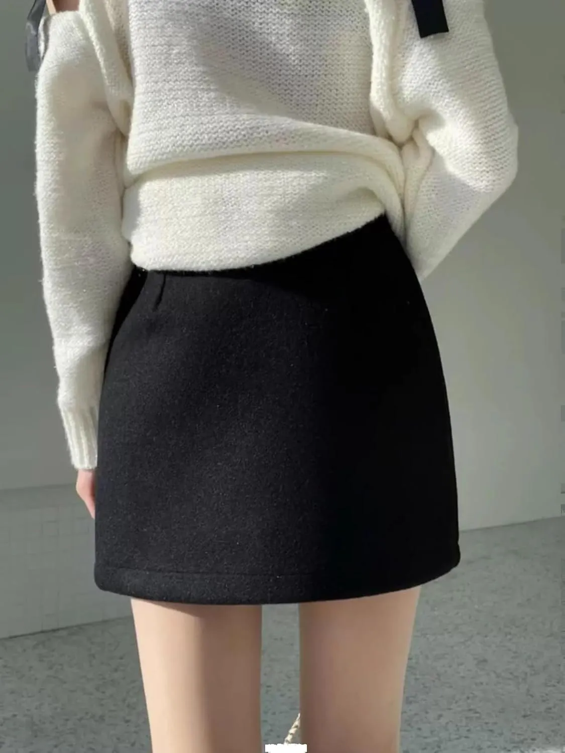 Short Skirt for Women Korean Style High Waisted Slim Fit Suitable for Fall and Winter