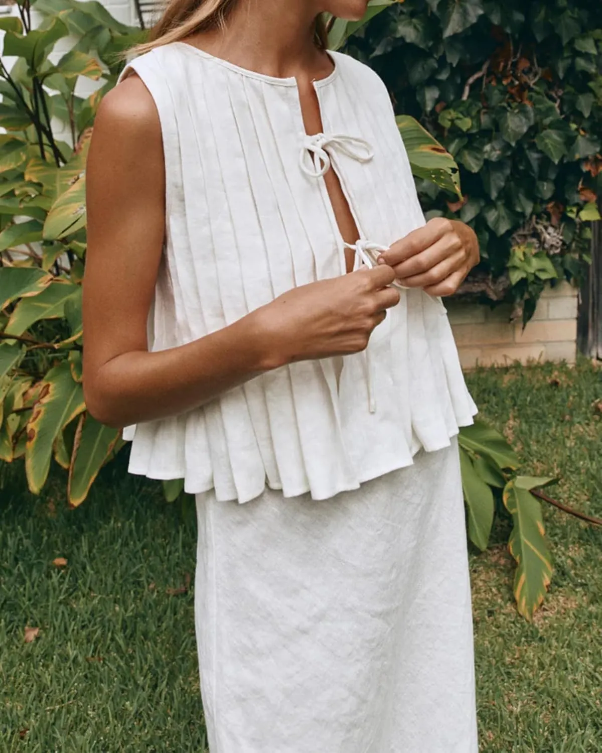 Women Sleeveless Pleated Front Tie Linen Top Y2k Coquette Bow Tie Tank Top Aesthetic Solid Knotted Tie Up Vest